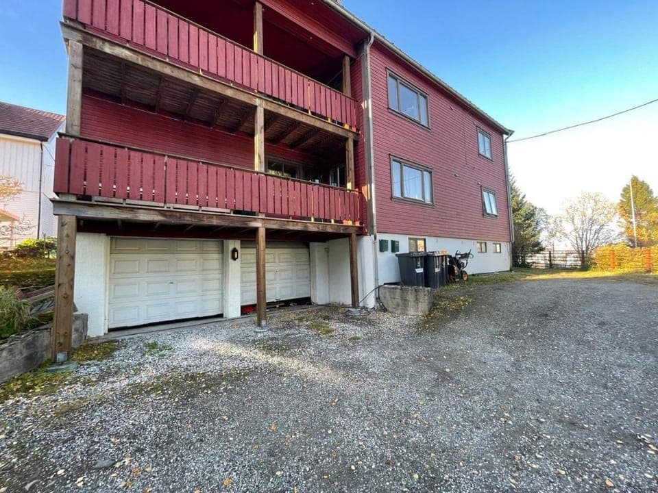 Property building, Day