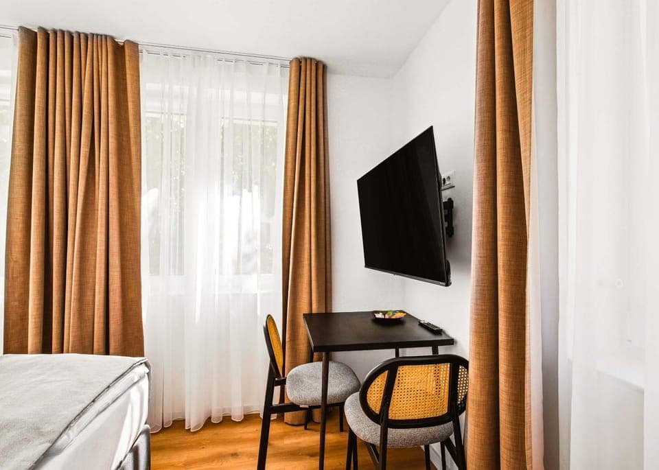 TV and multimedia, Dining area, Bedroom