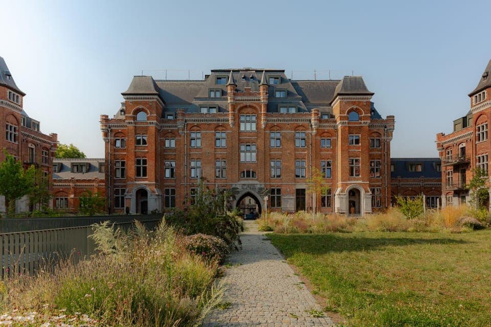 Property building, Facade/entrance
