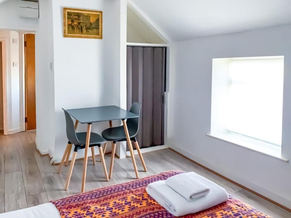 Bed, Dining area, Bedroom