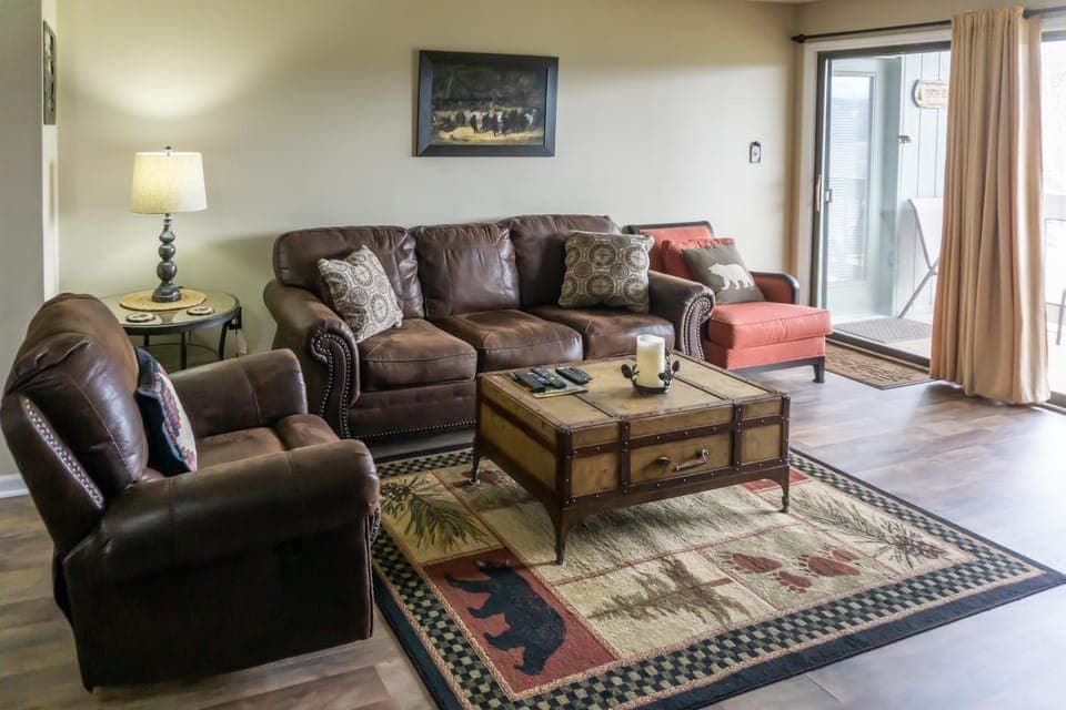 1 Mi to Dtwn Pigeon Forge! Mtn-View Gem w/ Balcony House in Pigeon Forge