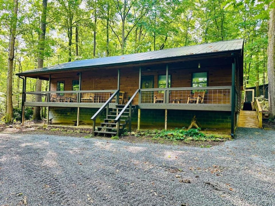Laurelwood Luxury Cabin Hot Tub Cabin in Cosby