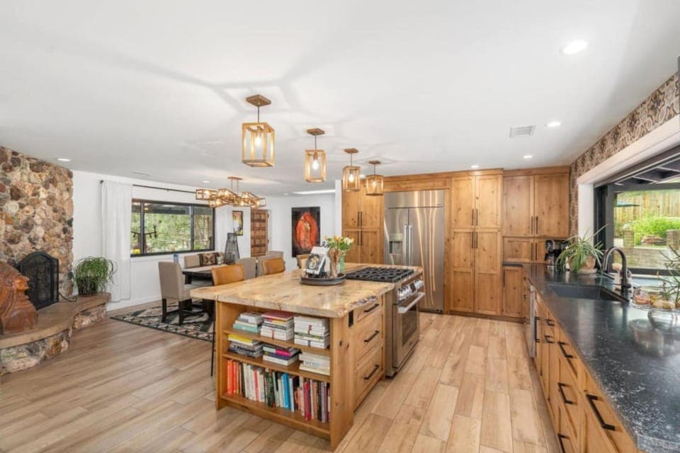 Kitchen or kitchenette, oven, stove