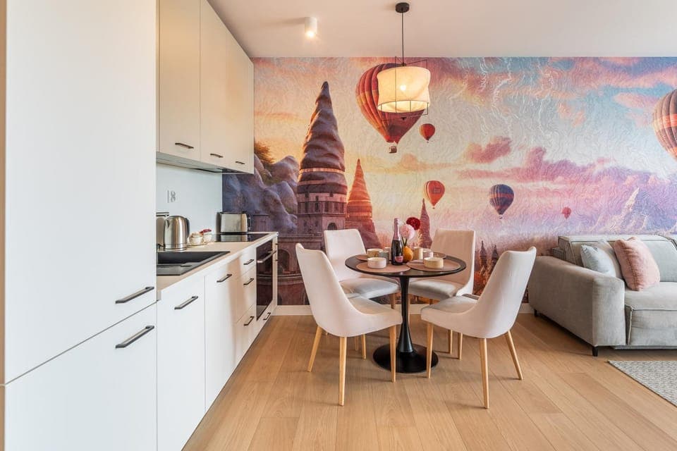 TV and multimedia, Kitchen or kitchenette, Living room, Seating area, Dining area