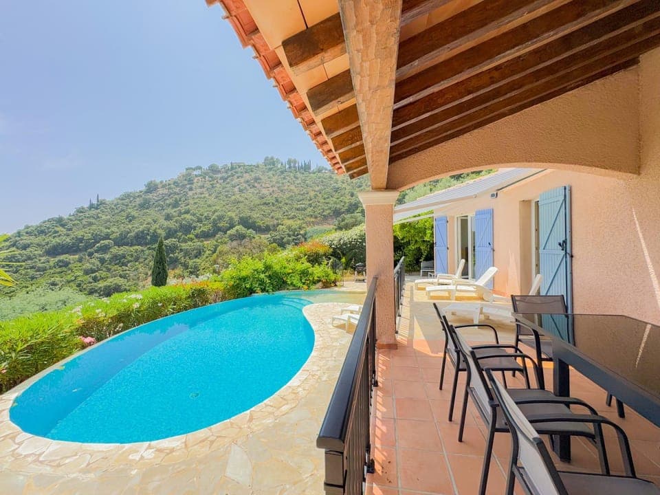 Patio, Natural landscape, View (from property/room), Balcony/Terrace, Pool view, Swimming pool, sunbed