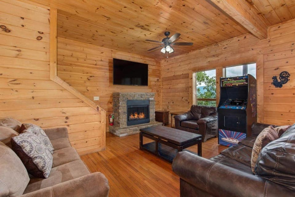 Splash Mountain By Avada Properties House in Pigeon Forge