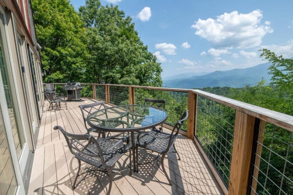 Window Wonderland By Avada Properties House in Gatlinburg