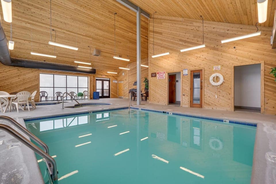 Smokies Condo 3 Mi to Nat'l Park + Hot Tub Access House in Gatlinburg