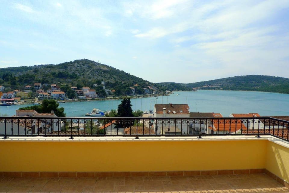 Balcony/Terrace, Mountain view, Sea view