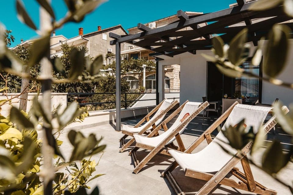 Balcony/Terrace, Pool view, Swimming pool, sunbed