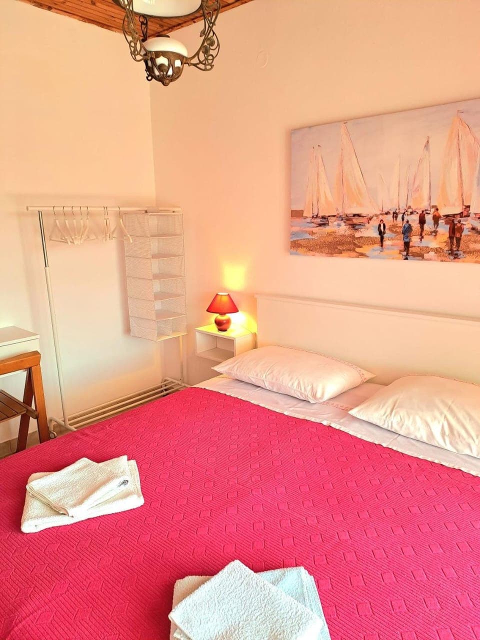 Bed, Bedroom, towels