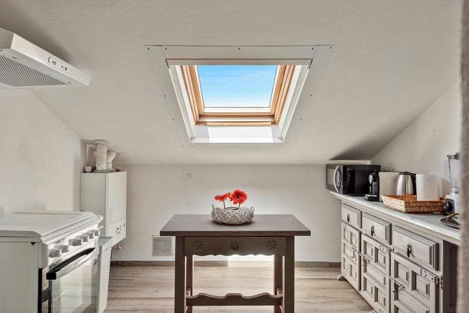 Kitchen or kitchenette, Dining area, oven, pet friendly, stove