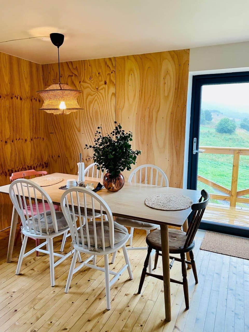 Seating area, Dining area