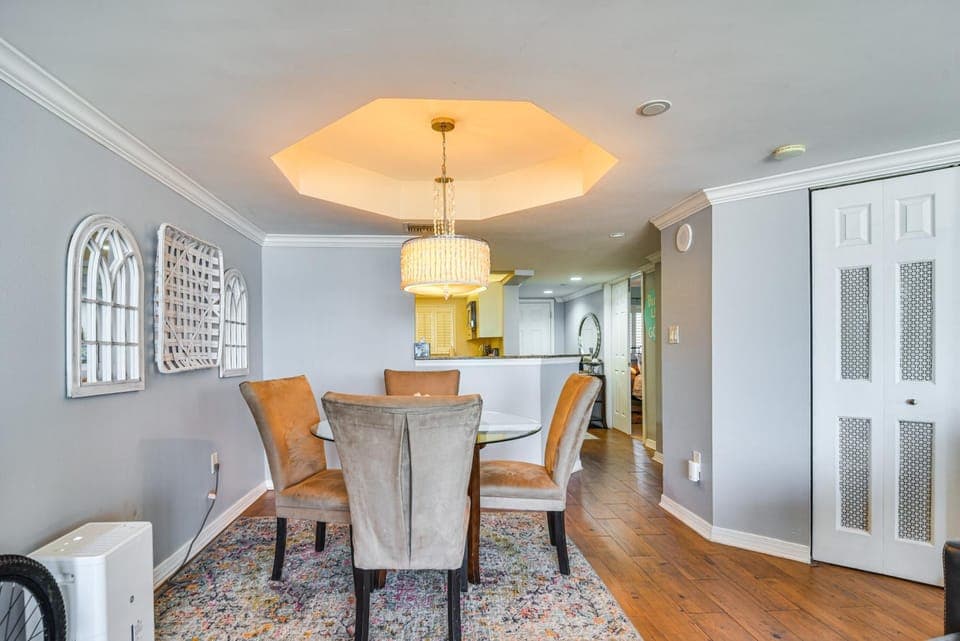 Walk to Beach & Eats: Condo w/ Pool in Clearwater! House in Sand Key