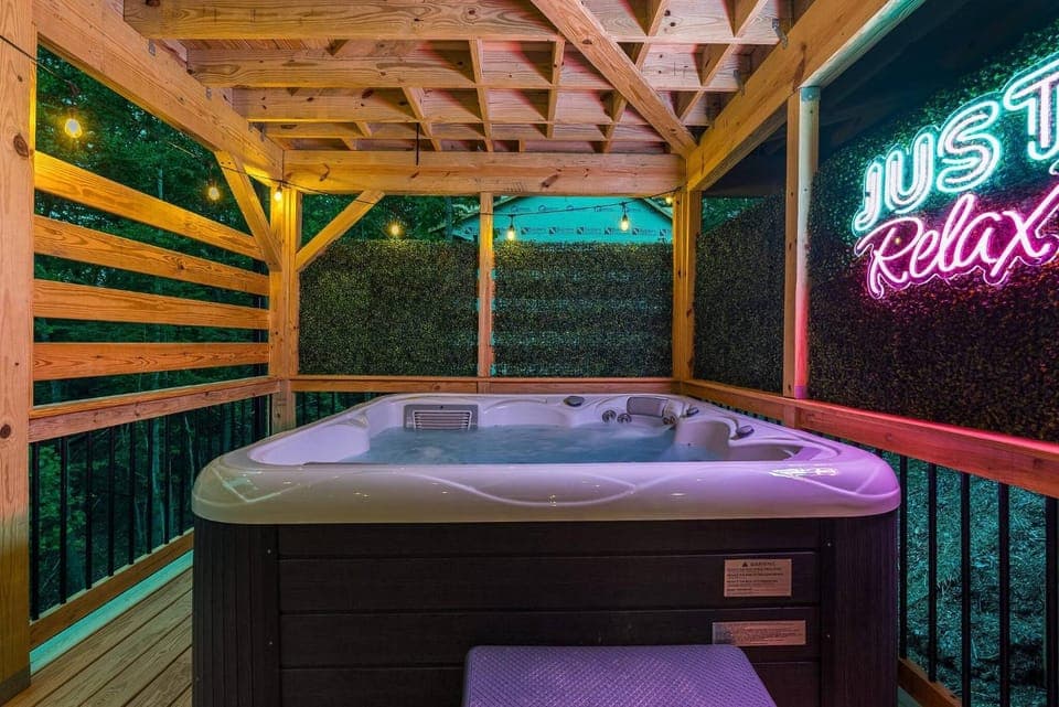 Hot Tub, Balcony/Terrace, Mountain view
