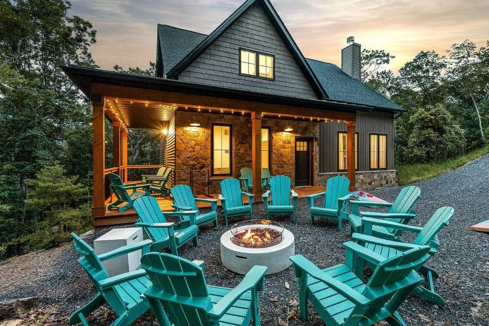 Property building, Patio, Day, Garden, Garden view