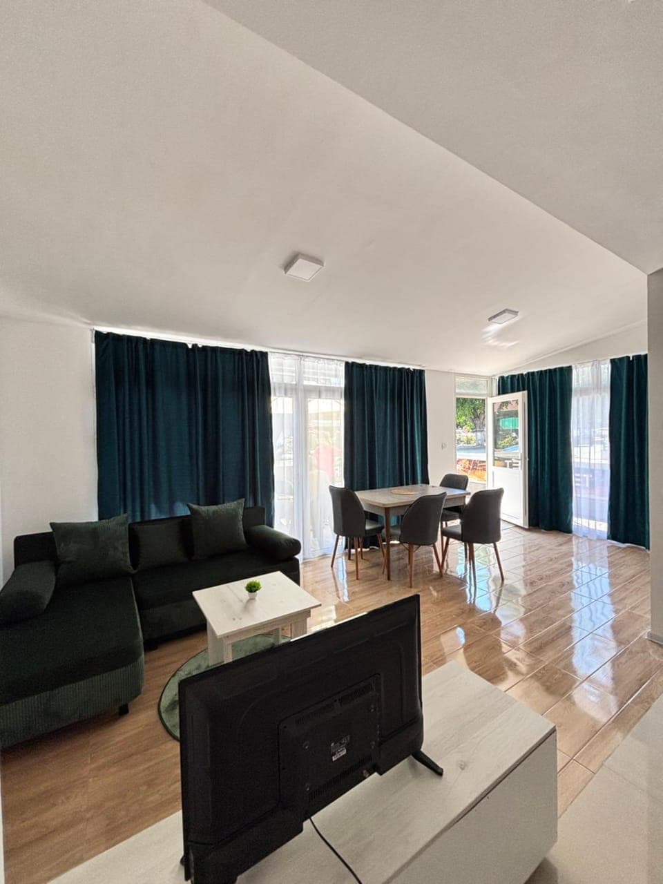 Living room, Seating area, Dining area