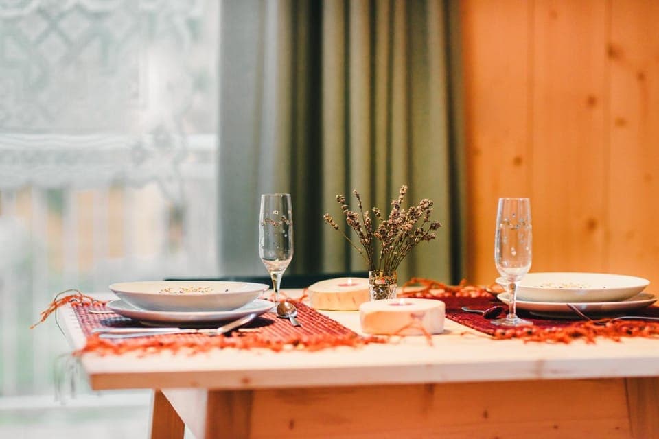 Spring, Day, Food and drinks, Decorative detail, Dining area, On site, Food