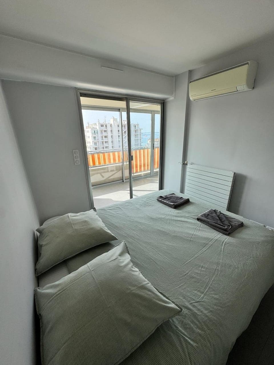 Bed, Photo of the whole room, Bedroom, towels, air conditioner