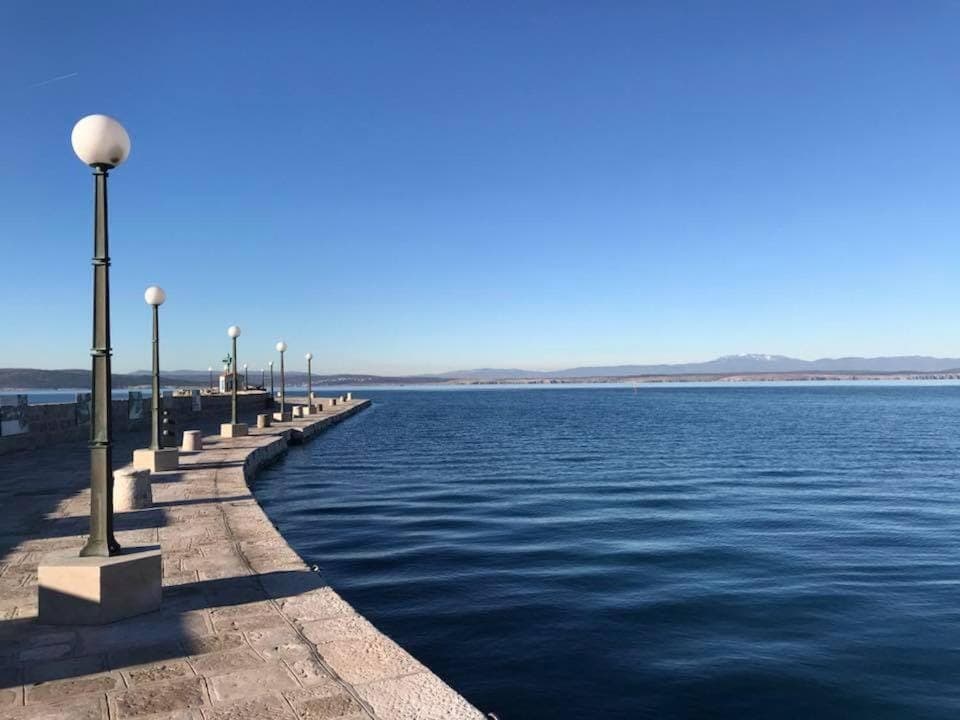 Nearby landmark, Neighbourhood, Natural landscape