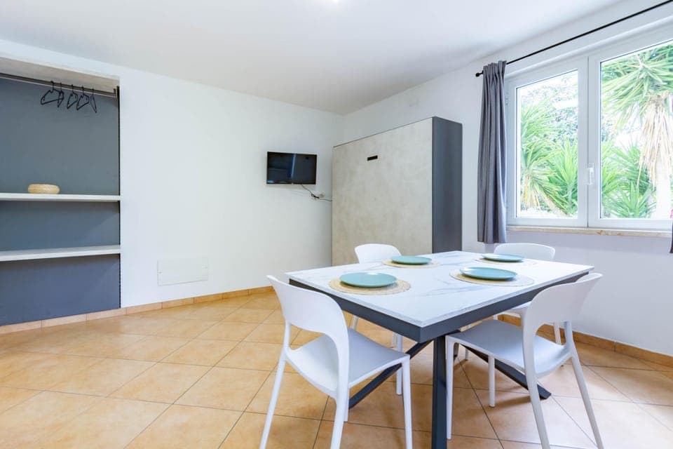 Kitchen or kitchenette, Living room, Dining area