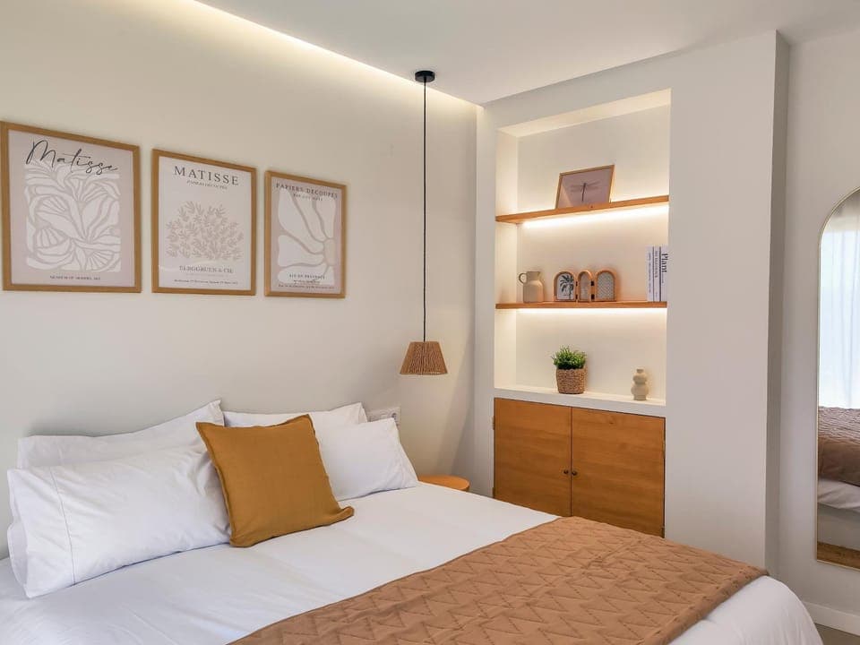 Bed, Photo of the whole room, Bedroom