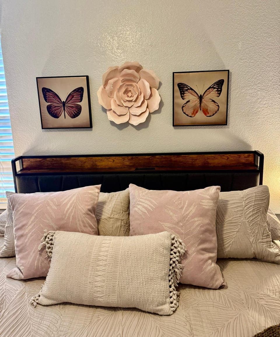 Bed, Decorative detail, Bedroom