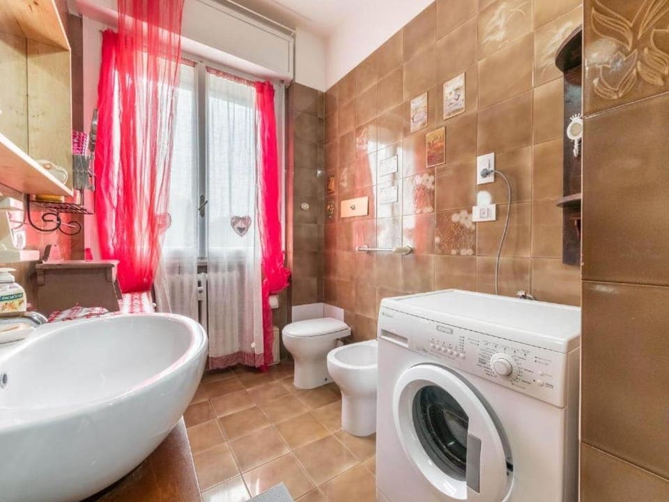 Shower, Toilet, Bathroom, bidet, towels, washing machine