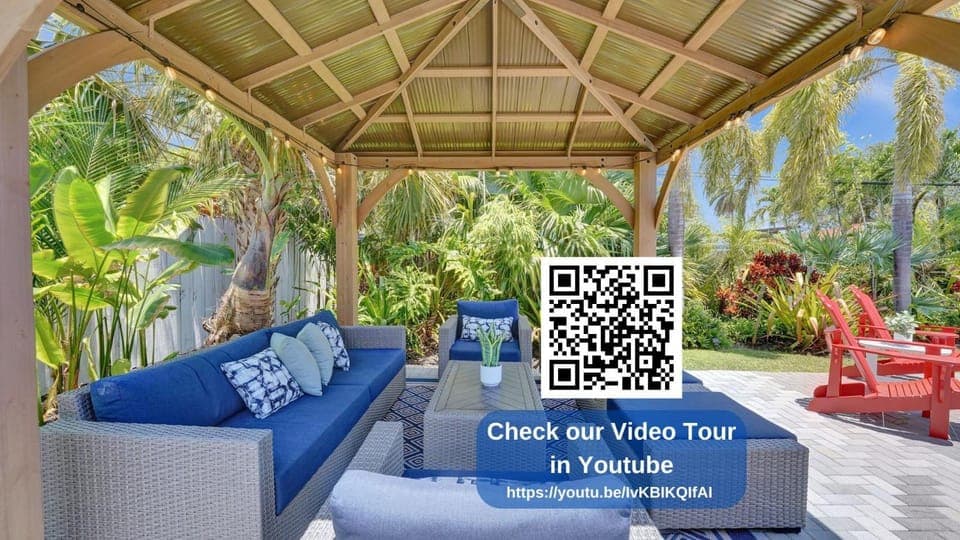 Patio, Living room, Seating area, Garden view