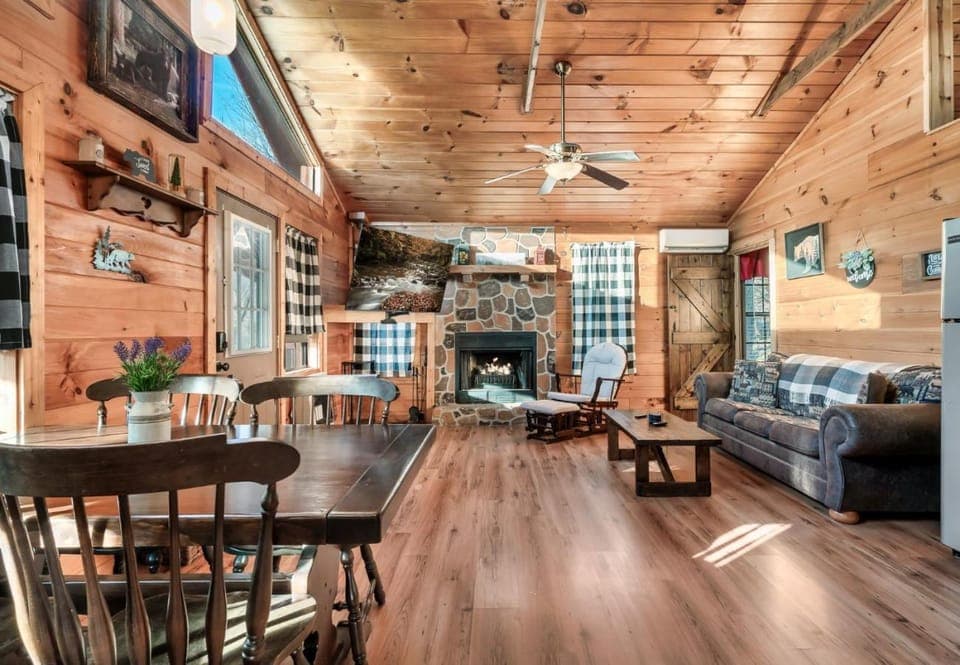 Living room, Dining area