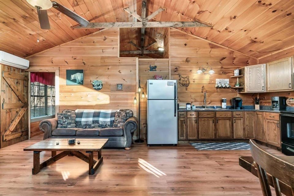 Private Smokies Escape, Dog-Friendly & Fireplace House in Sevierville