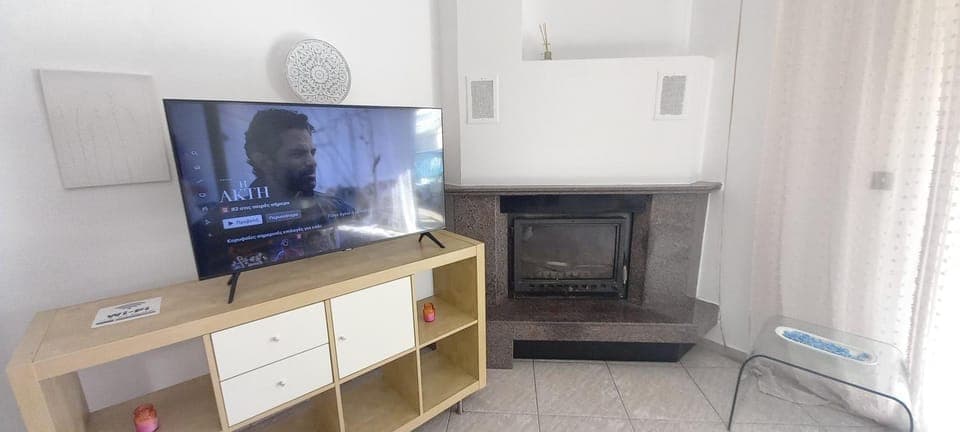 TV and multimedia, fireplace, furniture
