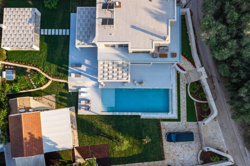 Property building, Bird's eye view, Pool view, Swimming pool