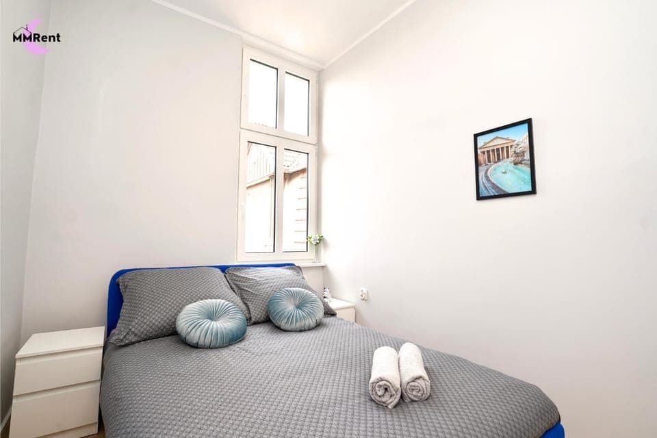 Bed, Photo of the whole room, towels