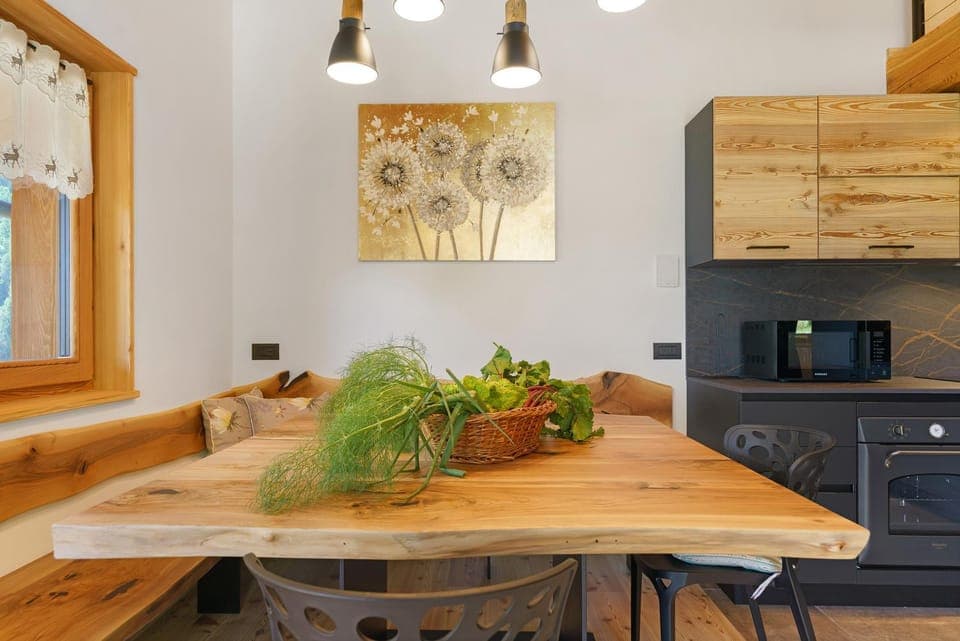 Kitchen or kitchenette, Living room