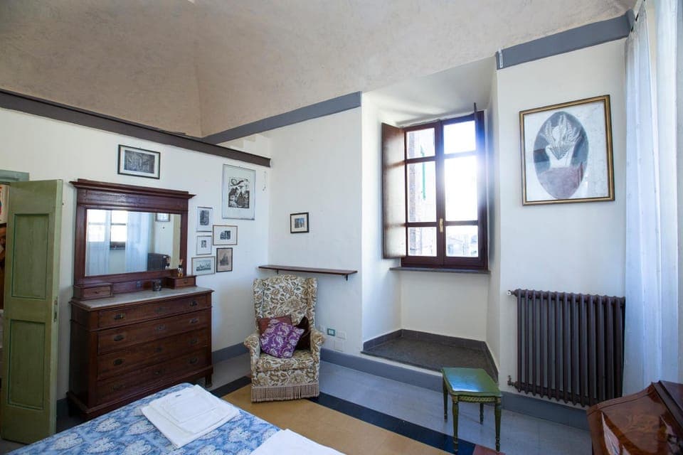 Bed, Living room, Photo of the whole room, Bedroom