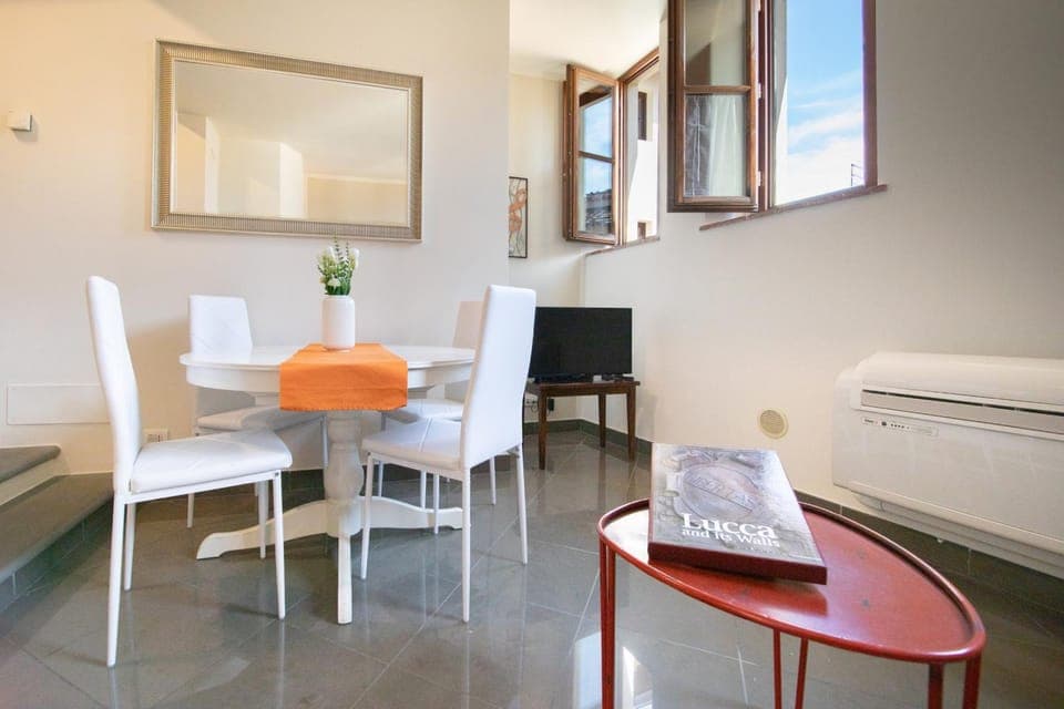 Communal lounge/ TV room, Living room
