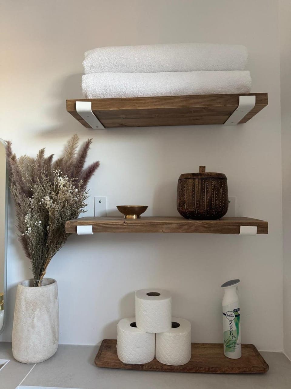 Toilet, Decorative detail, storage, towels