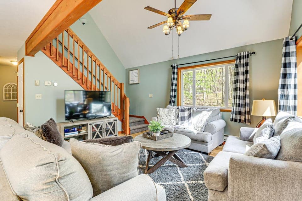 Game Room and Lake Access Albrightsville Escape House in Hickory Run State Park