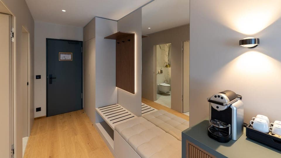 Coffee/tea facilities, Seating area