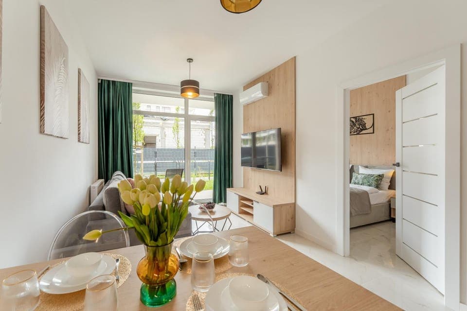 Bed, TV and multimedia, Living room, Photo of the whole room, Seating area, Dining area, Evening entertainment, Bedroom