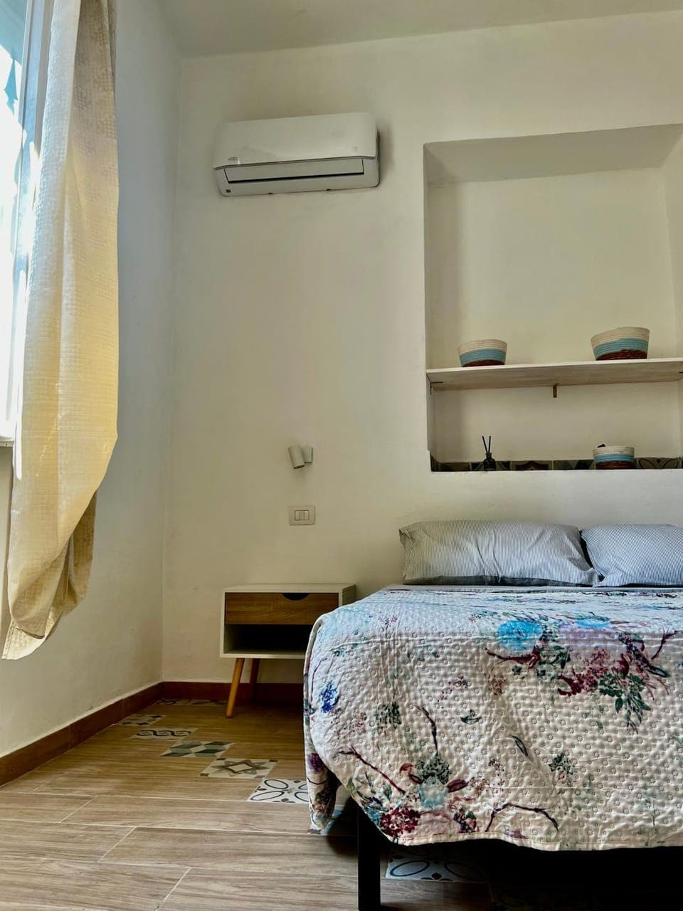 Bed, Bedroom, air conditioner