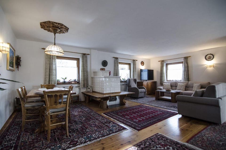 Communal lounge/ TV room, Living room