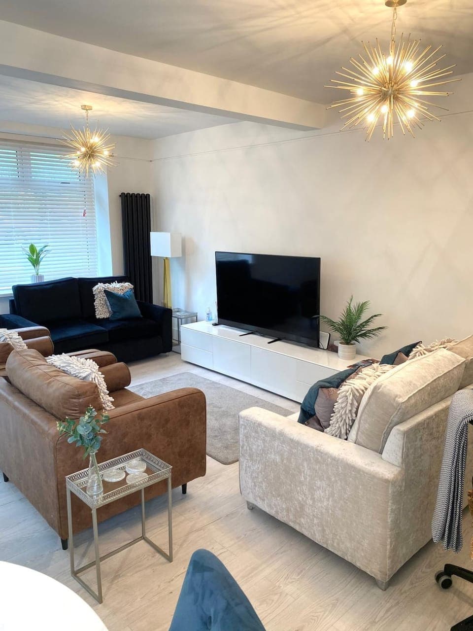 Property building, Communal lounge/ TV room, TV and multimedia, Living room, Evening entertainment, heating