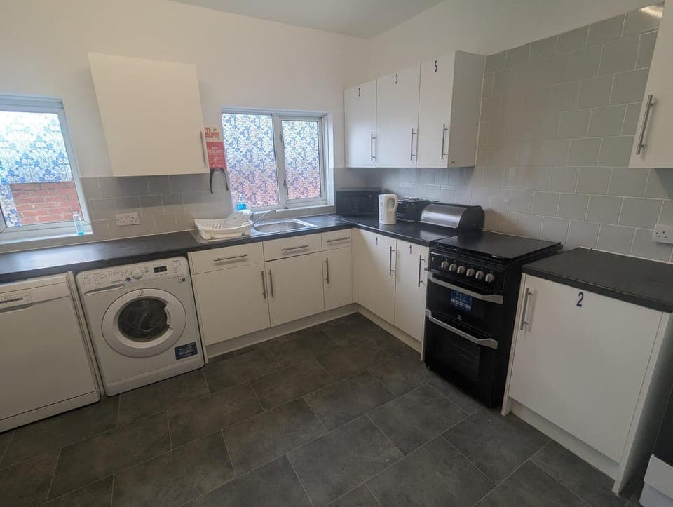 Kitchen or kitchenette, Kitchen or kitchenette, oven, stove, washing machine, dryer, kitchen