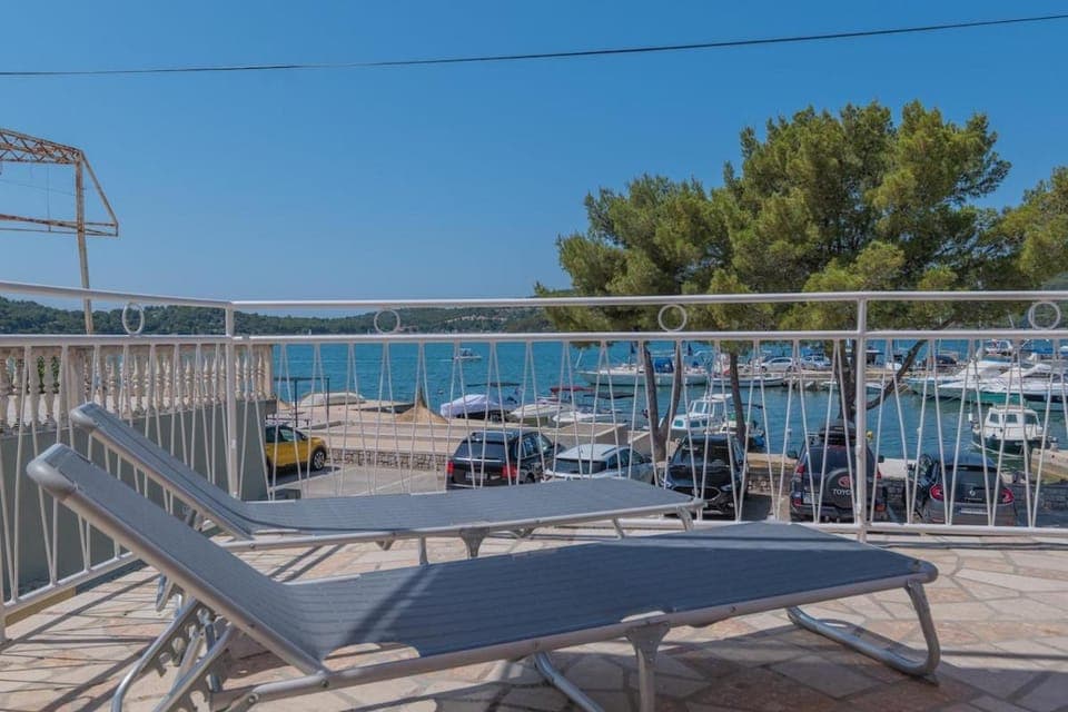 Patio, Day, Natural landscape, View (from property/room), Balcony/Terrace, Seating area, Dining area, Sea view