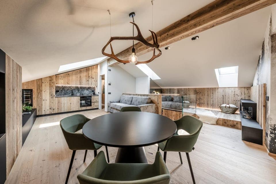 Kitchen or kitchenette, Dining area, dishwasher, oven, stove