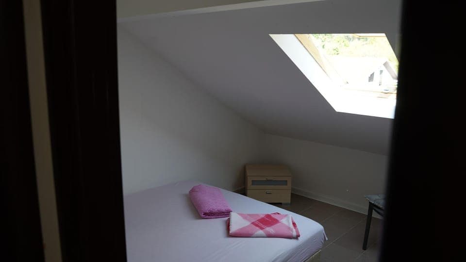 Bed, Bedroom, Mountain view