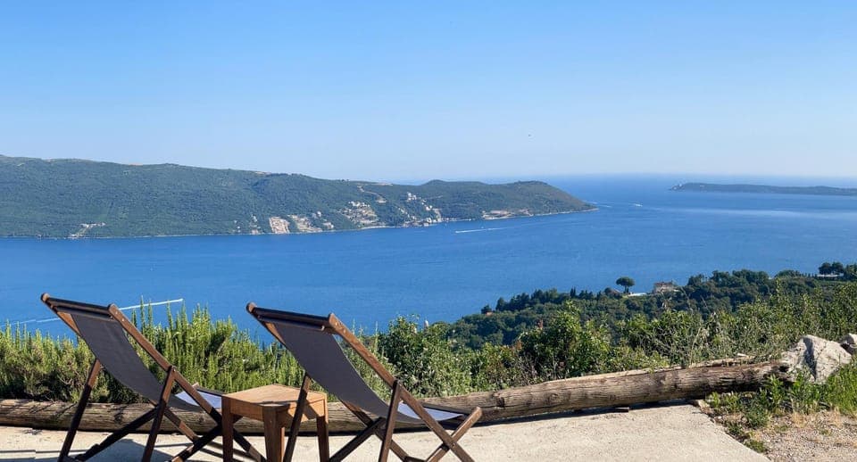 Nearby landmark, Day, Natural landscape, Mountain view, Sea view, sunbed