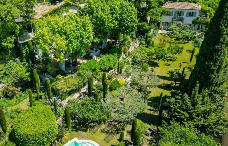 Property building, Day, Natural landscape, Bird's eye view, Garden, Garden, Garden view, Pool view, Swimming pool, Swimming pool